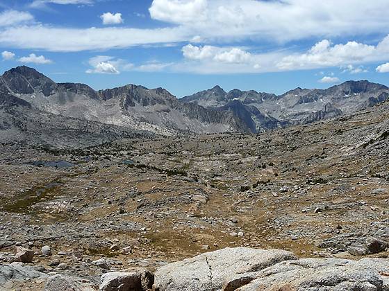 The panorama from the viewpoint below Bishop Pass 