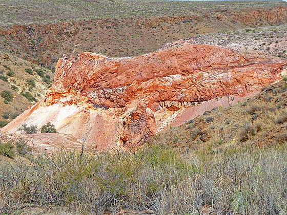 Apache Canyons colorful walls